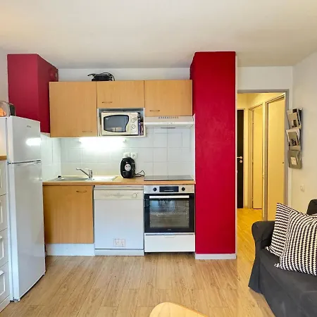 100m Telecabine Ou Commerces. 4p