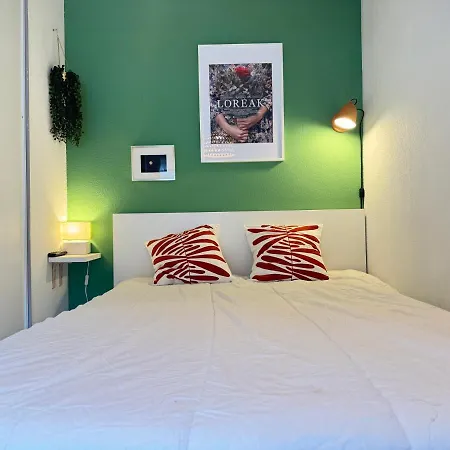 100m Telecabine Ou Commerces. 4p アパート *