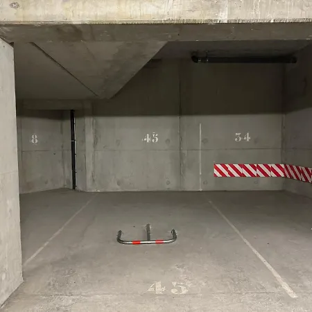 100m Telecabine Ou Commerces. 4p